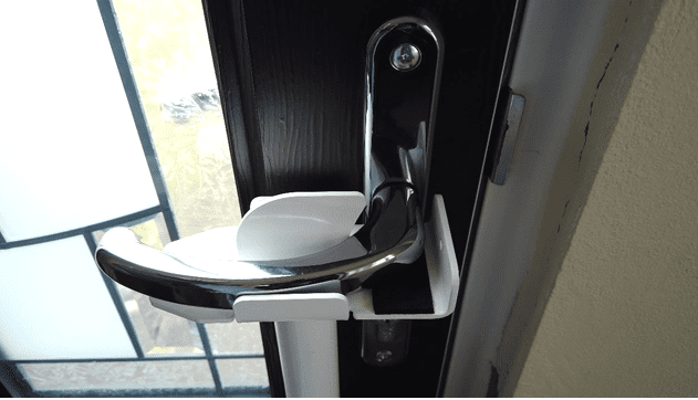 HOLDOOR - Marketing 04 door security bar